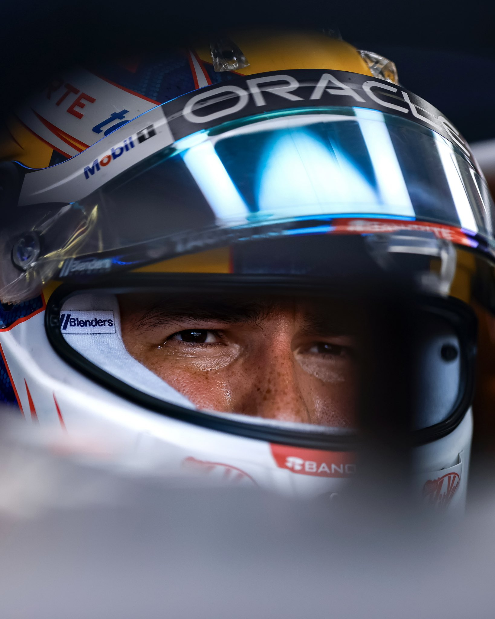 法拉利鏖战迈凯伦,佩雷兹惊艳四座 法拉利鏖战迈凯伦,佩雷兹惊艳四座