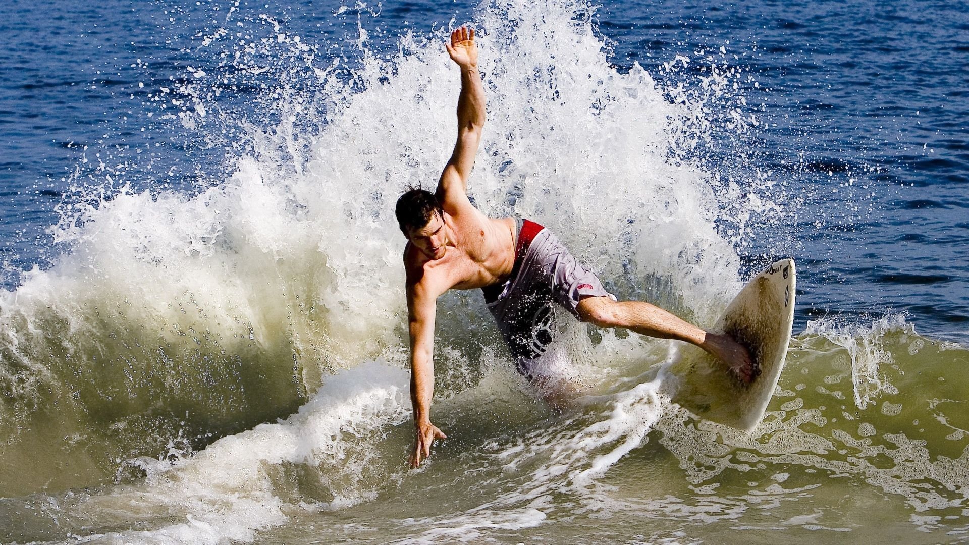 德甲争冠战秘鲁决胜局带走中国，足球全球化下的身份迷思